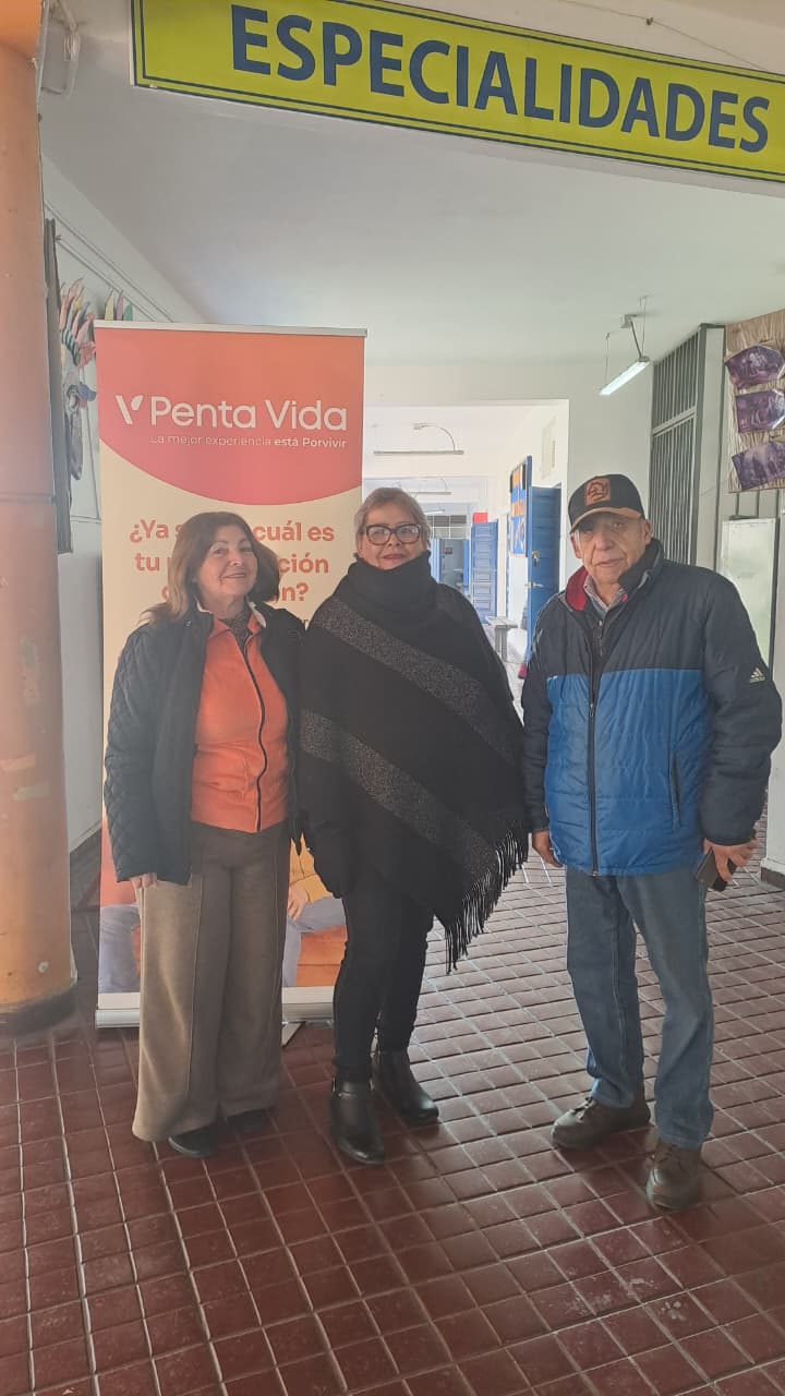 Encuentro intergeneracional en taller de herramientas digitales